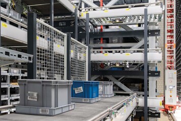 Stöcklin Boxen-Förderanlage